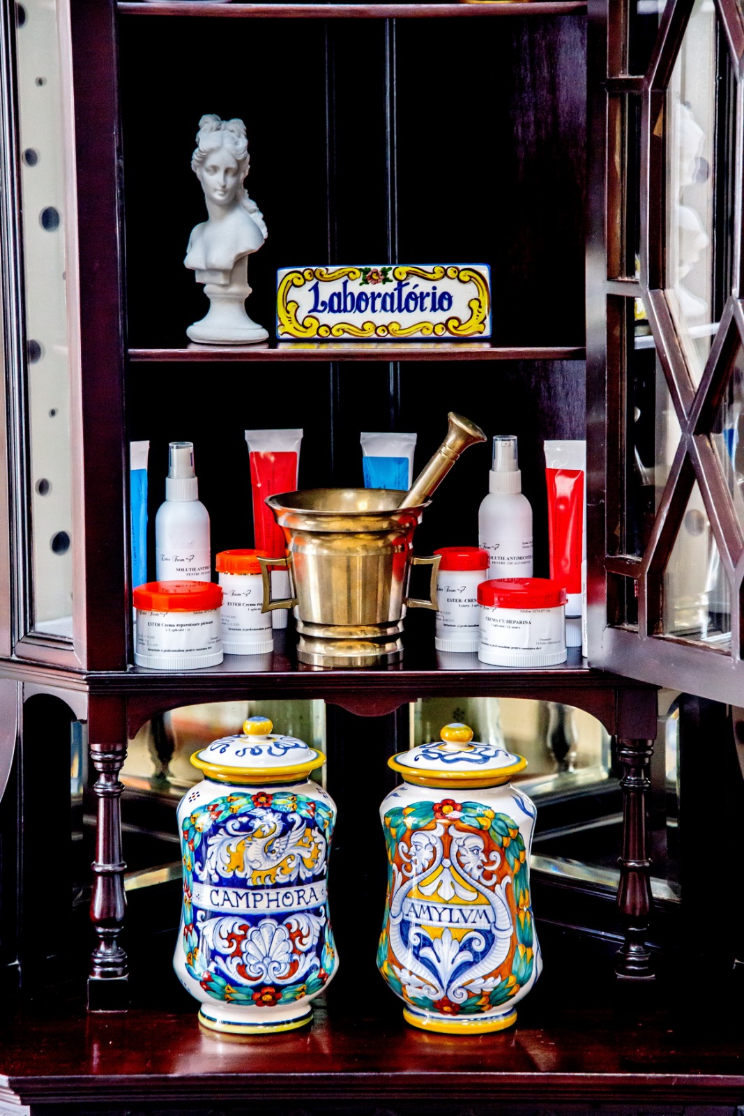 farmacist laborator preparate magistrale Farmacia Ester Iași